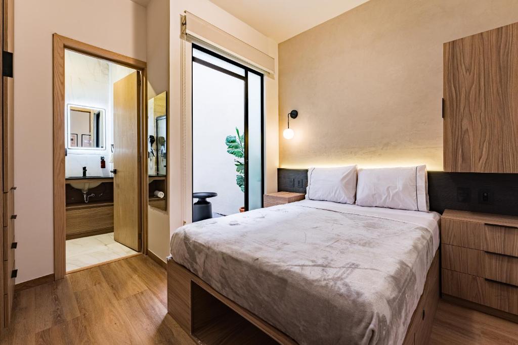Suites Monterrey by Escajal Rooms — photo 1