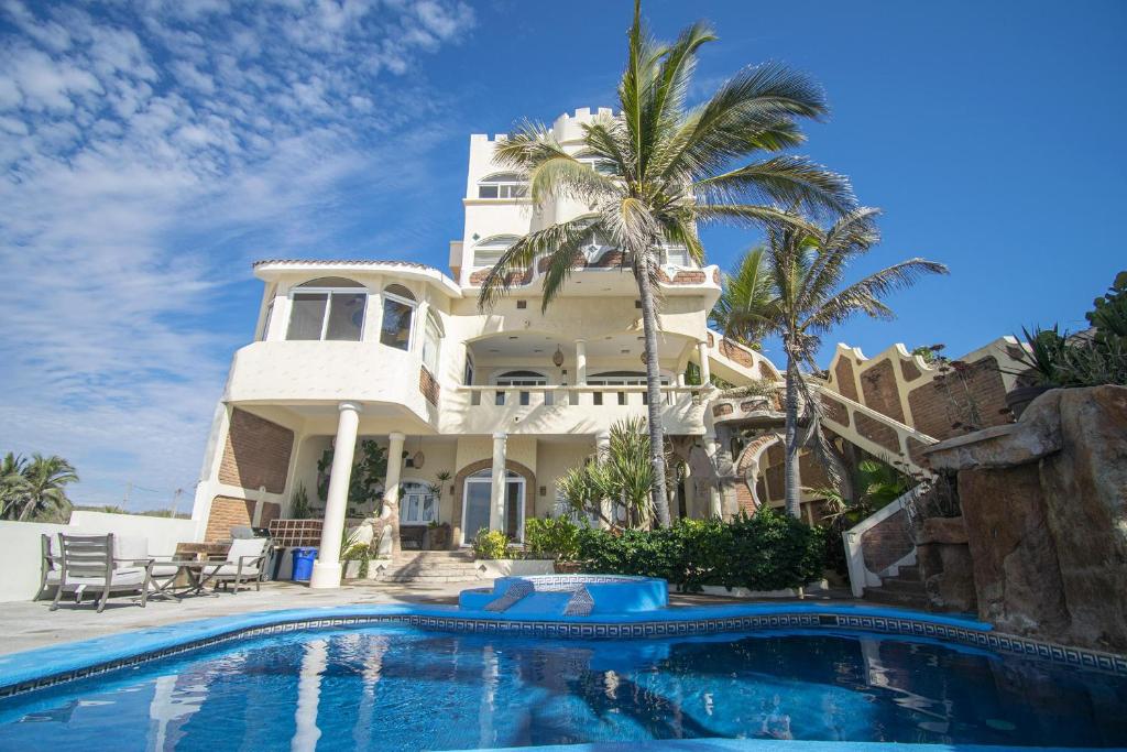 Sandcastle Beachfront Villa With Pool photo 3
