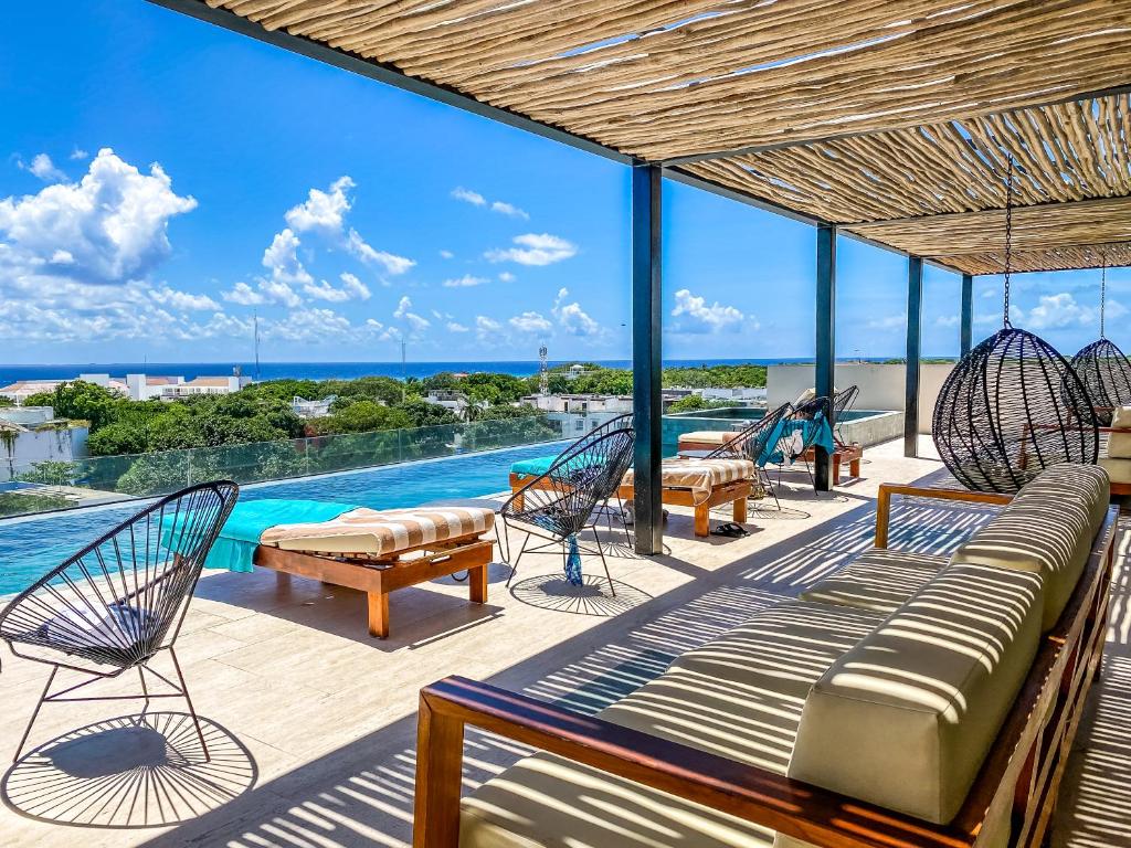 Big Studio at KAAB BY THE BEACH with roof top pool — photo 1