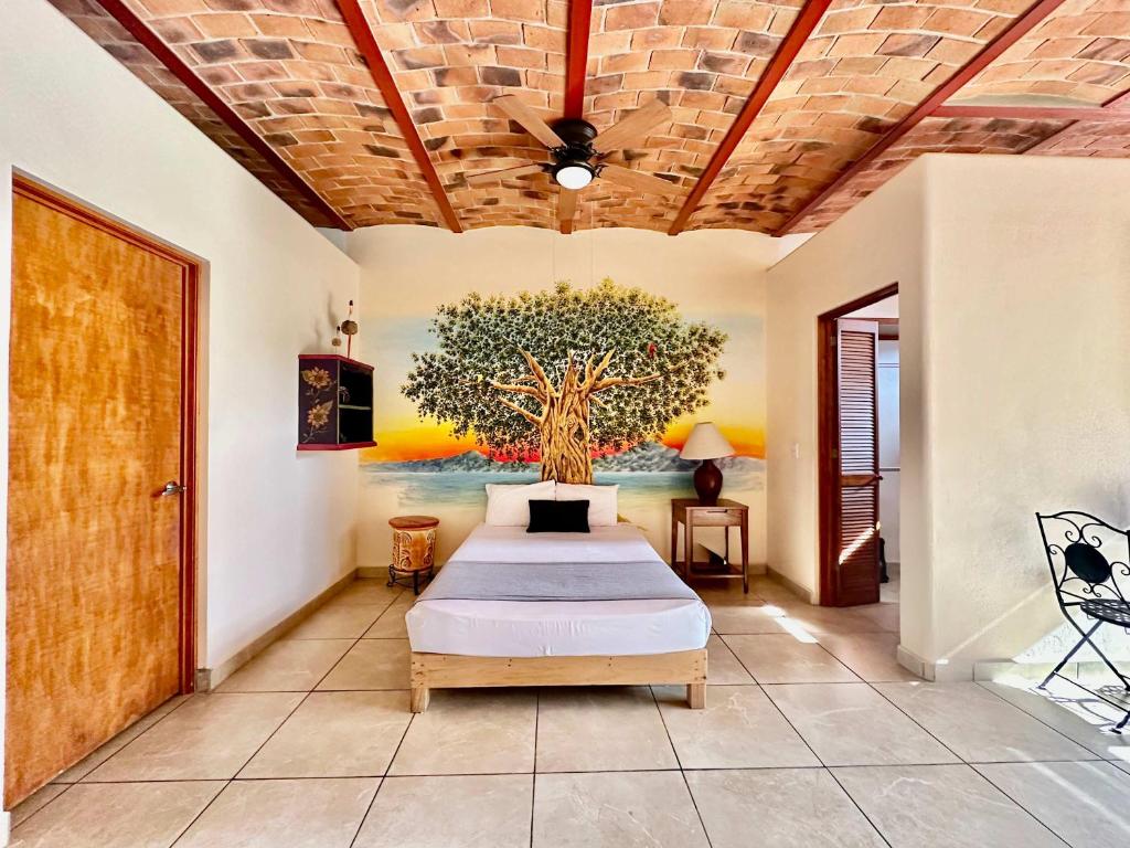 Spacious Studio Suite with Outdoor Pool photo 2