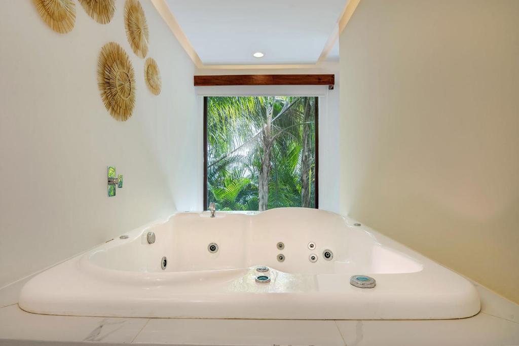Sixteen bedrooms villa in Playa del Carmen photo 3