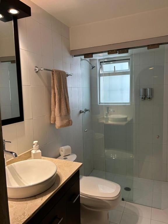 Spacious Apartment in Prime Location photo 3