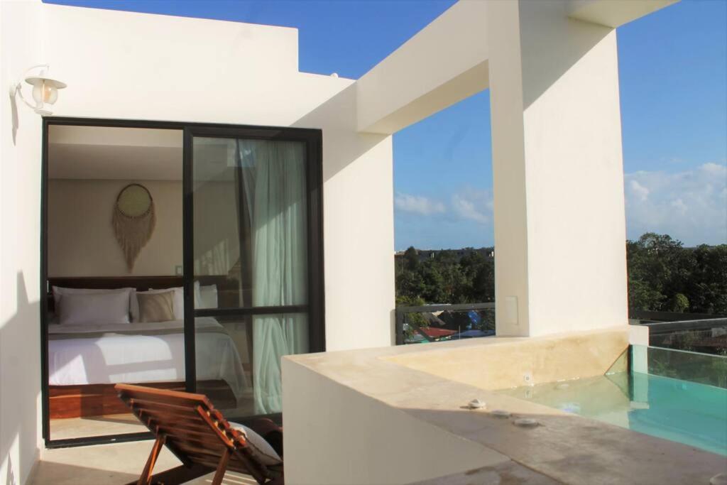 The Waves 307 classy PH with private pool — photo 1