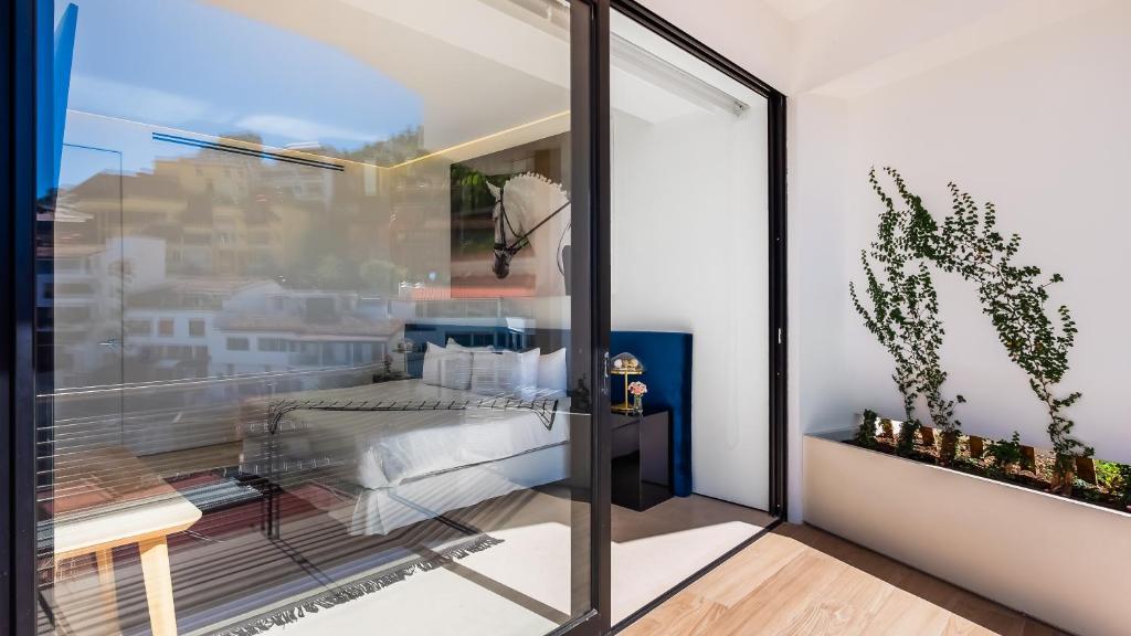 SOHO PV - 908 2 BR Unit with Best Rooftop photo 2