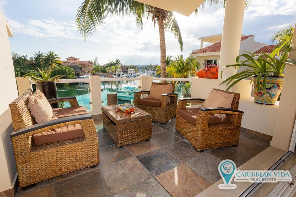 Stunning Large Remodeled Penthouse-Big Canal Views — photo 1
