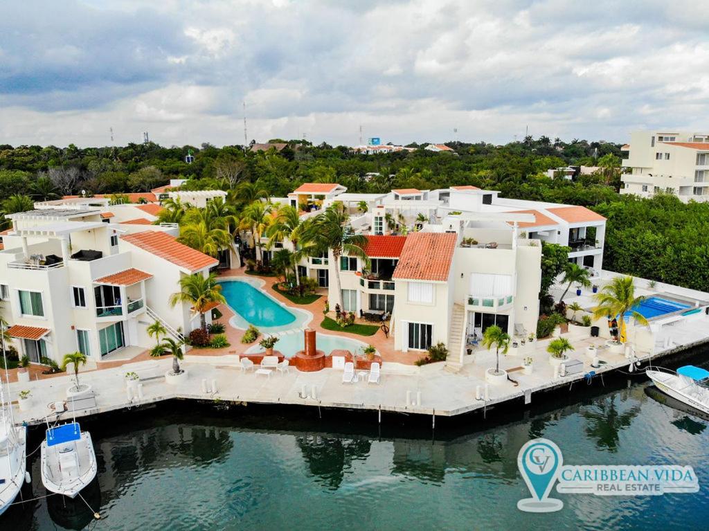 Stunning Large Remodeled Penthouse-Big Canal Views photo 2