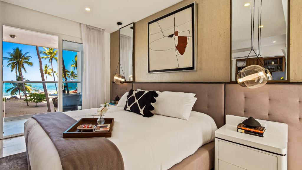 Stunning Beachfront Condo - Sea Views & Pools photo 3