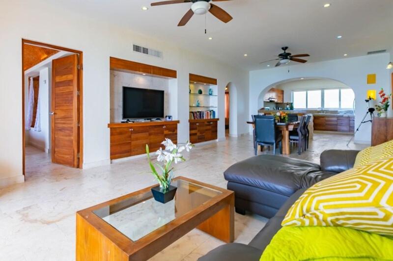 OLD LISTING 2 - Please ignore - a i r b n b forwardslash h forwardslash isla 33 — photo 1