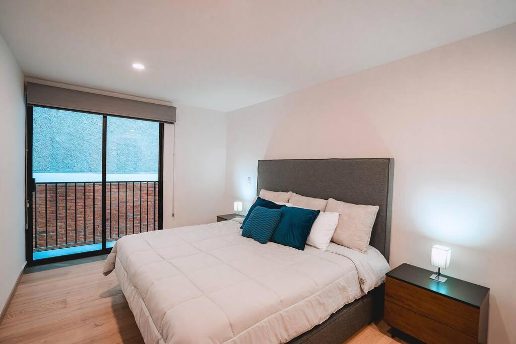 Stunning 3BR with pool photo 2