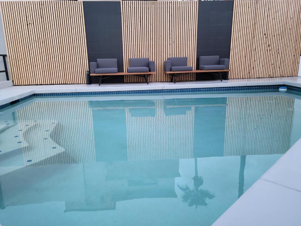 Spacious TJ Beach Home With Private Heated Pool Free Late Check Out photo 3