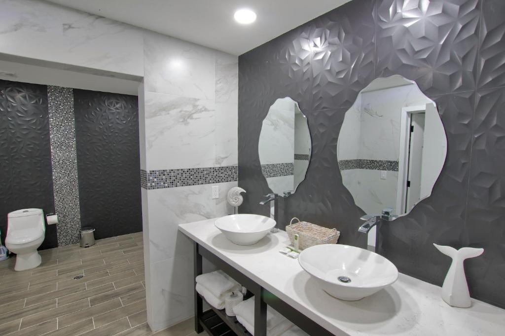 Spectacular Beachfront 5 bedroom Home V13 Playa Azul Resort photo 3