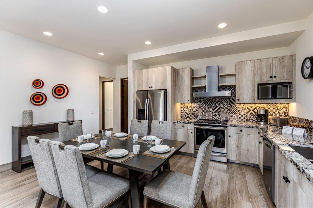 Secluded Retreat with 5-Star Amenities photo 2