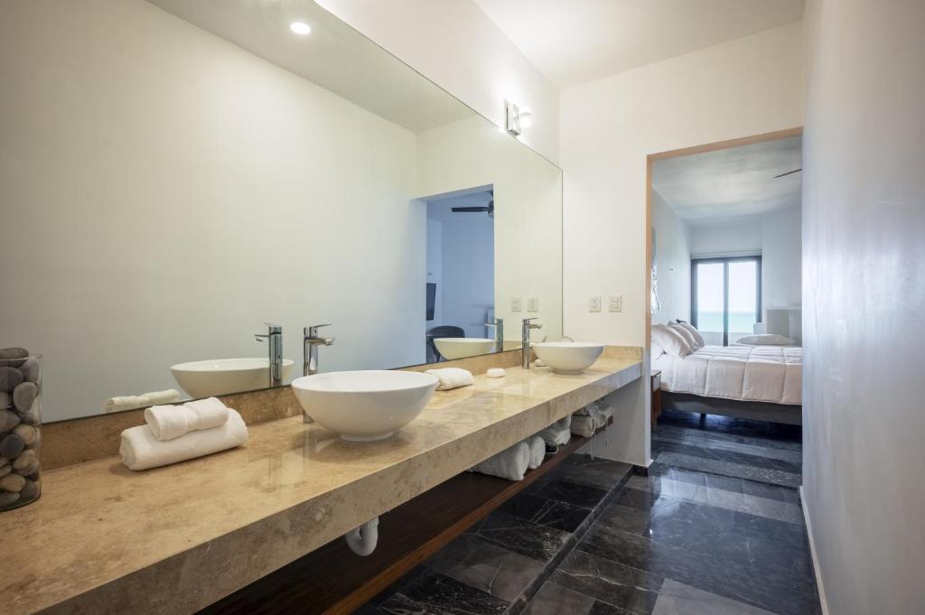 The Ocean Breeze Getaway at BocaMar photo 3