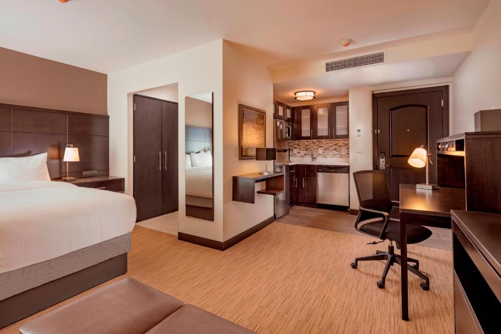 Staybridge Suites - Irapuato by IHG photo 2