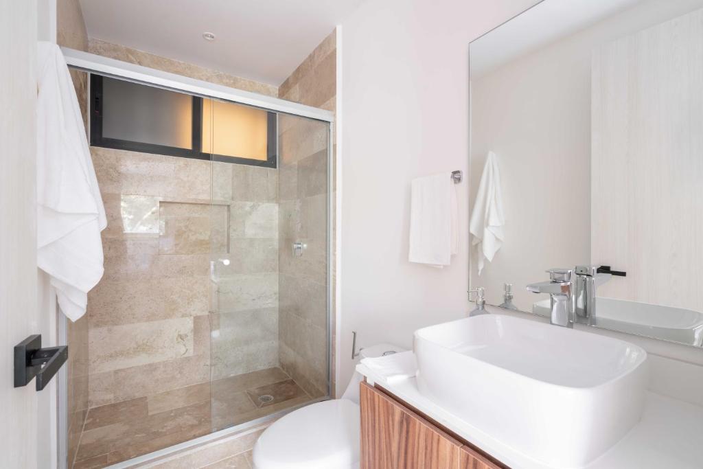 2 BD with Private Plunge Pool and Terrace photo 3