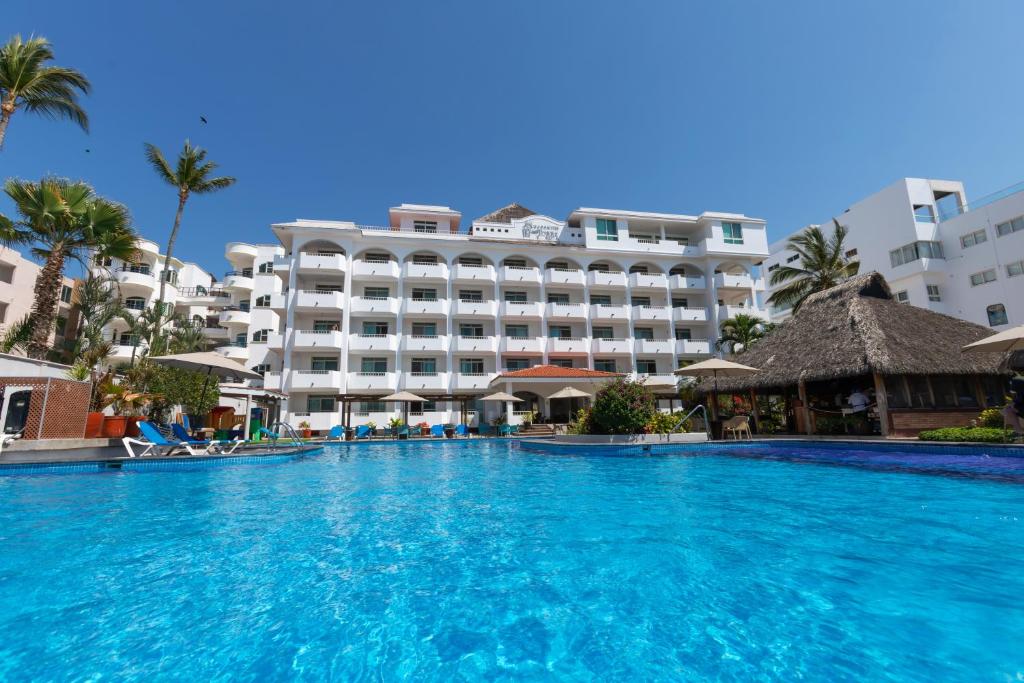 Torreblanca Beach Hotel and Suites Guayabitos - Desayuno y Comida Incluido — photo 1