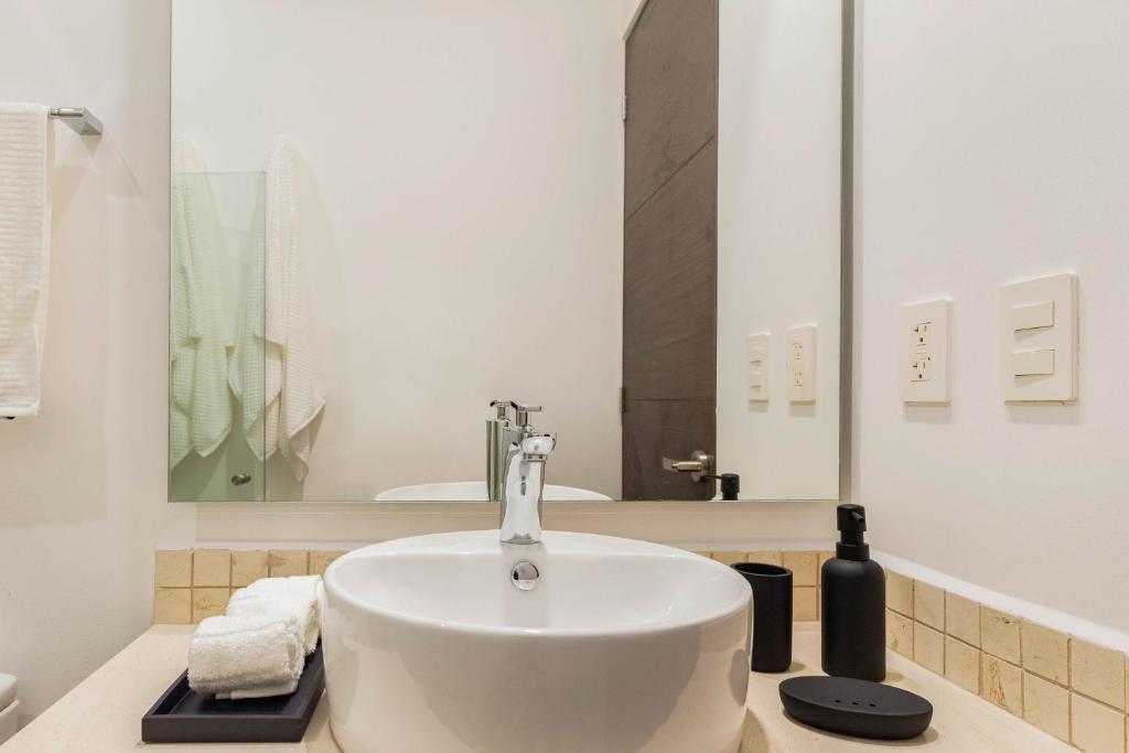 Quiet 2BR in Tulum with Pool Spacious Patio Gym photo 3