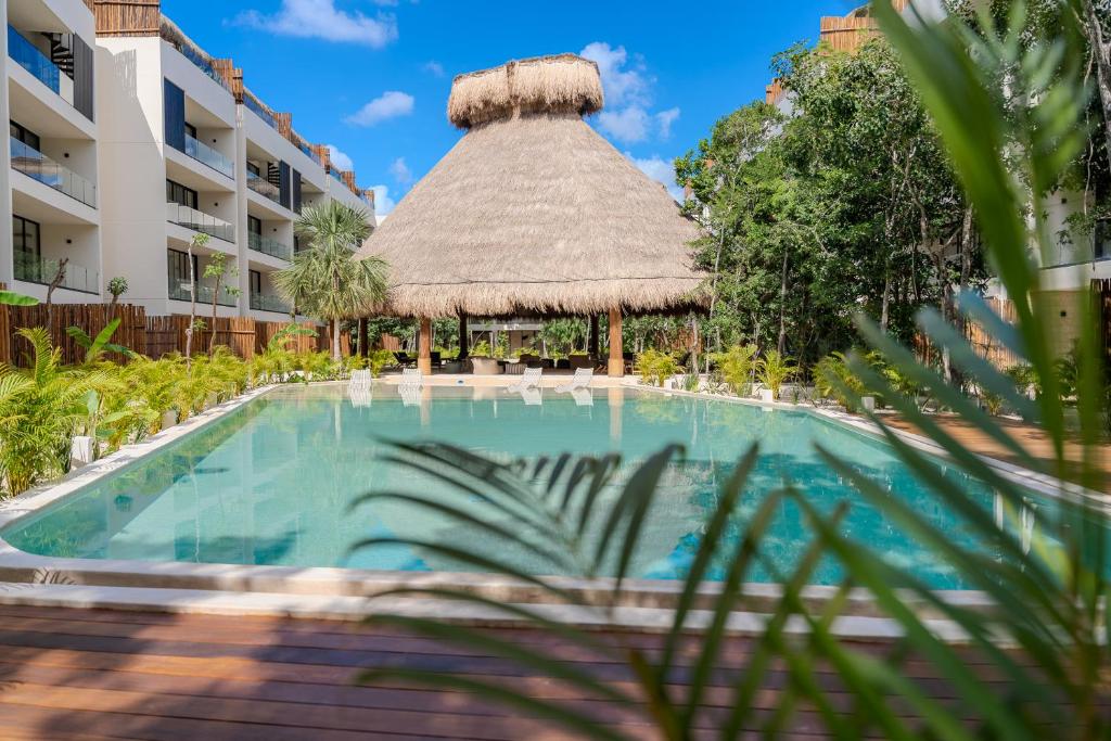 Tropical 2 Bedroom | Private Balcony & Rooftop | Casago photo 3