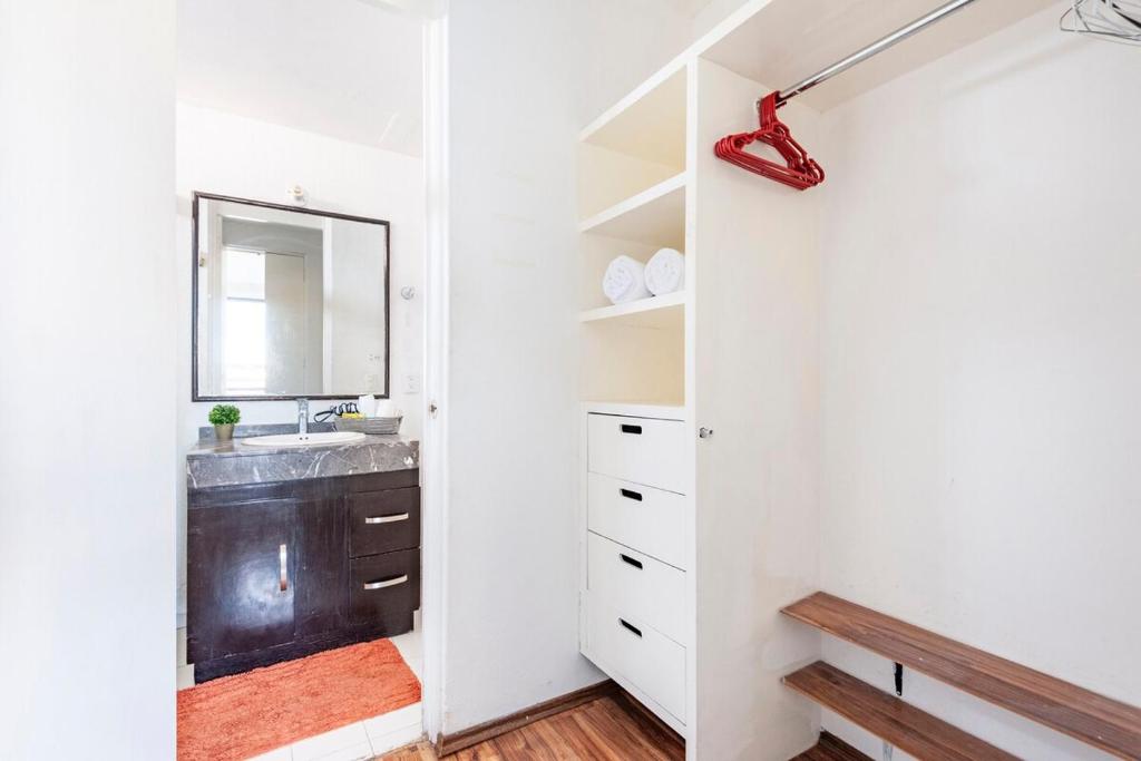 Spacious apartment located very close to WTC photo 3