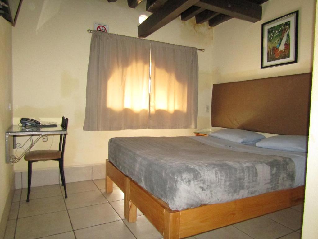 Hotel 1973 photo 2