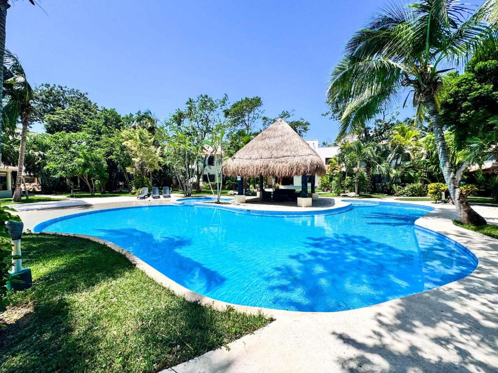 Tropical Playacar Villa Pool Near 5th & Beach — photo 1