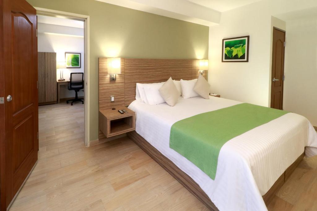Wyndham Garden Monterrey Valle Real photo 2