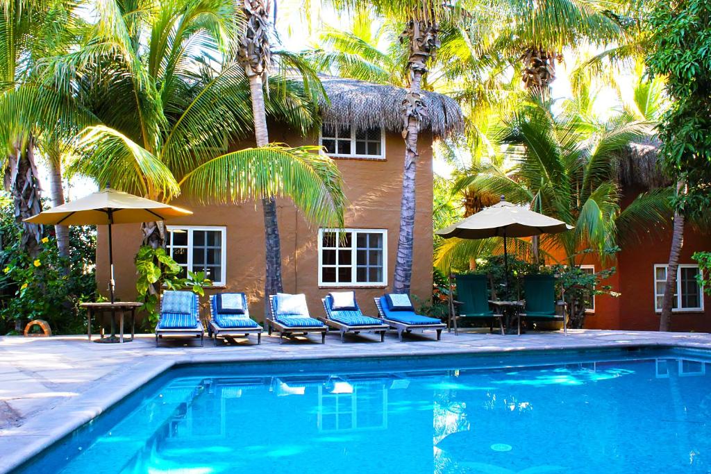 The Bungalows Hotel — photo 1