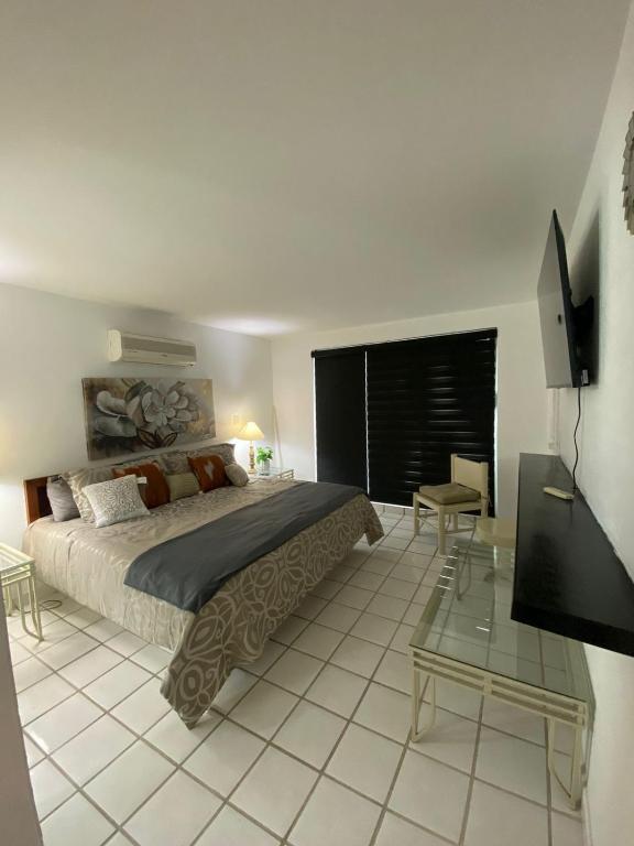 Marina del Sol Resort - beautiful 2 bdrm Sleeps 8 -Ocean front photo 2