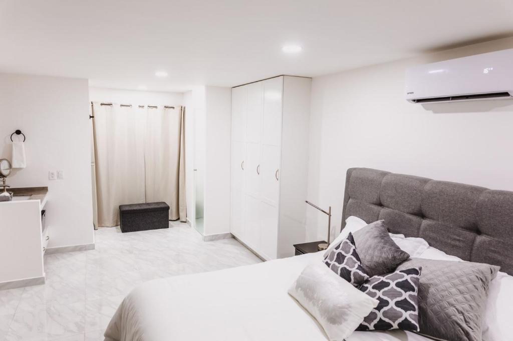 SilverWhite Condo photo 2