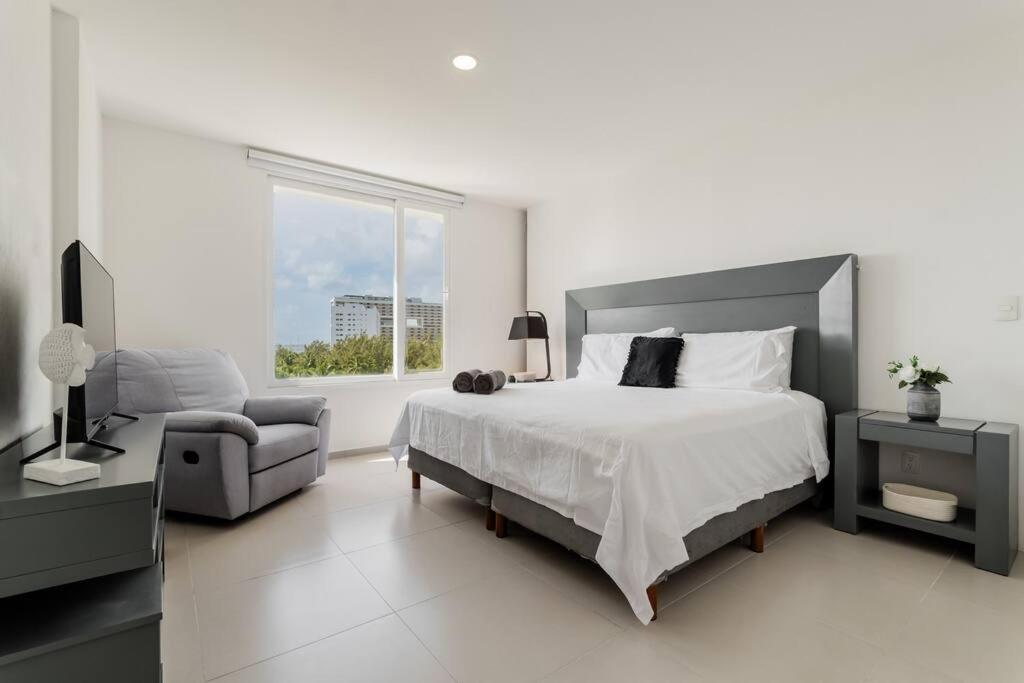 Seacost Beachfront 2BDR with pool by Casa Paraiso photo 2