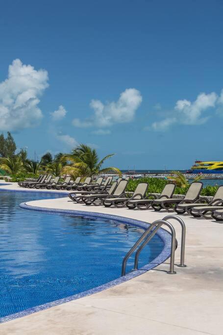 Seacost Beachfront 2BDR with pool by Casa Paraiso photo 3