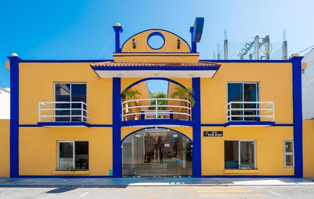 Hotel Yumkiin - Cerca Del Ferry y Terminal ADO — photo 1