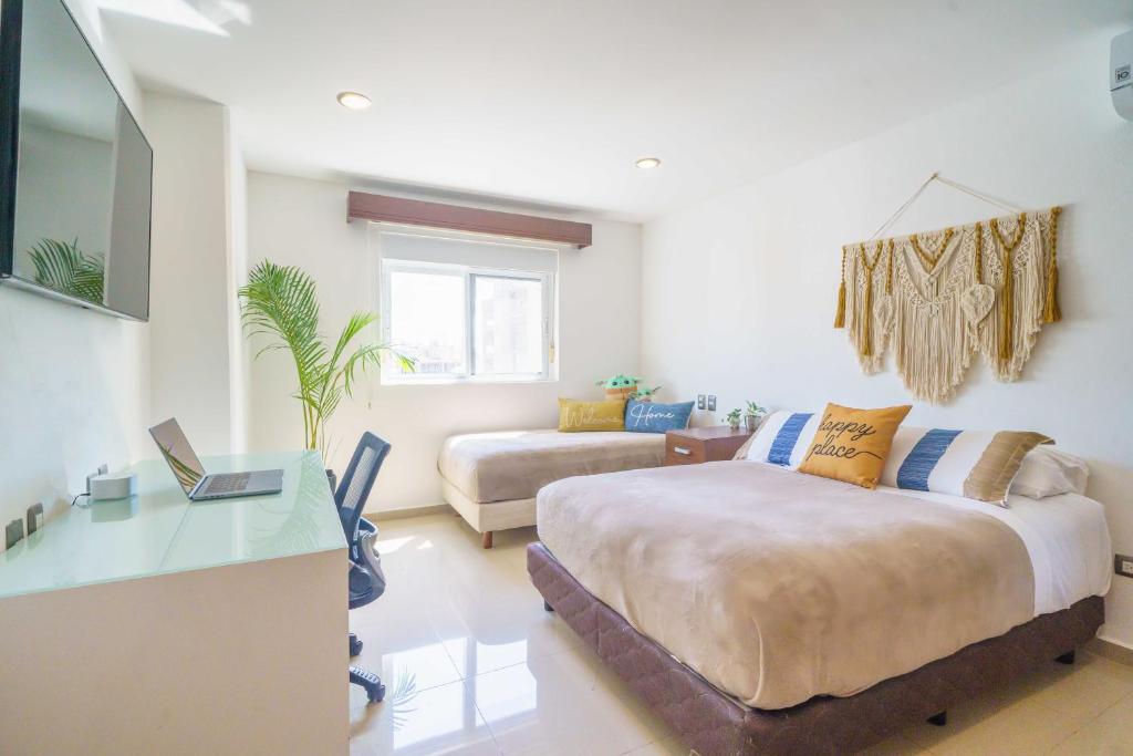 Stylish Three-Bedroom Condo w/Pool photo 2