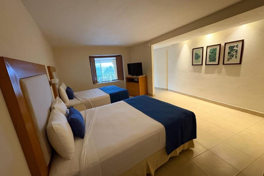 Ocean view & direct beach access! photo 2