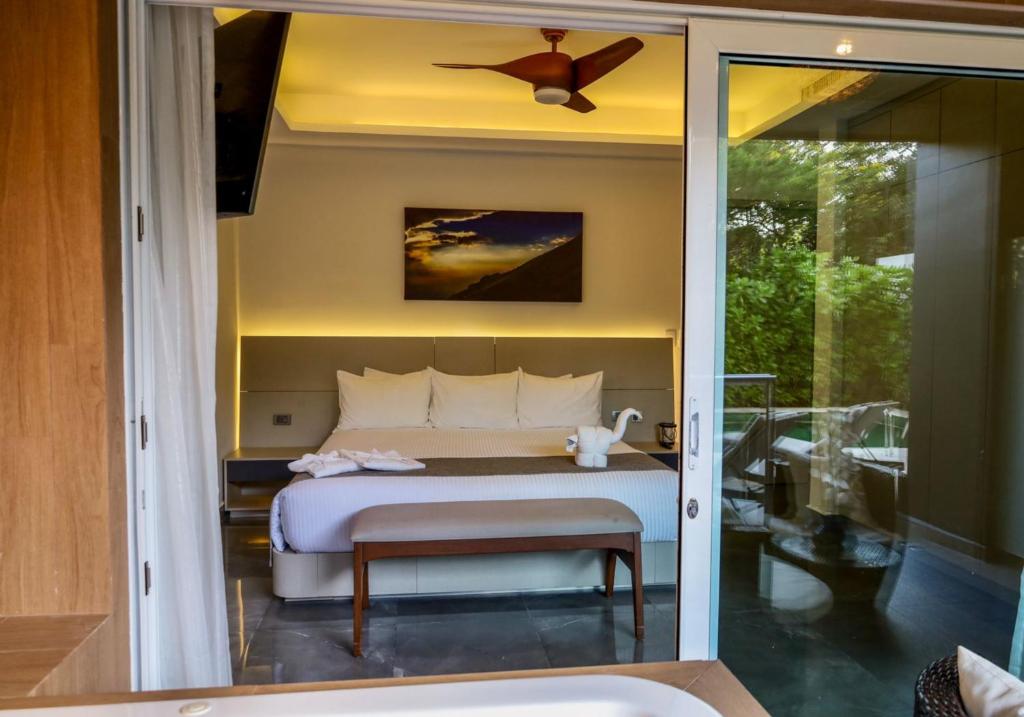 Solmare Apartments & Suites photo 3