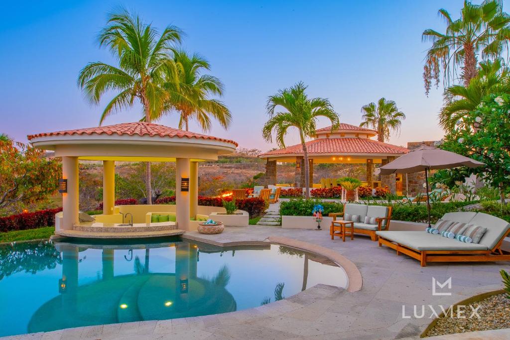 Spacious 5 Bd Villa Fully Staffed w Chauffeur in Puerto Los Cabos! photo 2