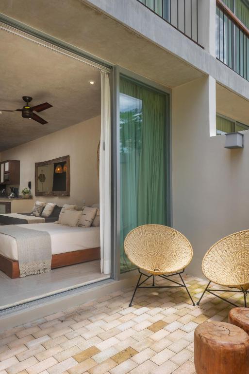 Private Studio wTerrace & Direct Pool Access A104 photo 2