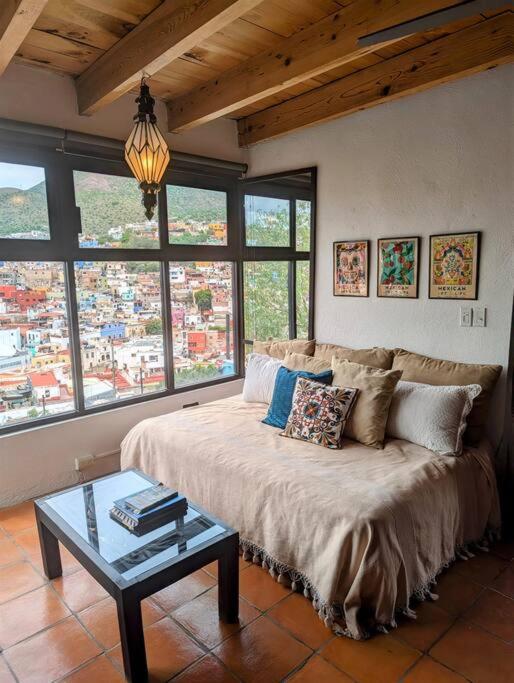 Spacious Studio Boasting Breathtaking Views photo 2