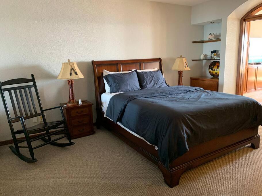 The Dolphins Ocean Front-Beach 2 BR 2Bth photo 2