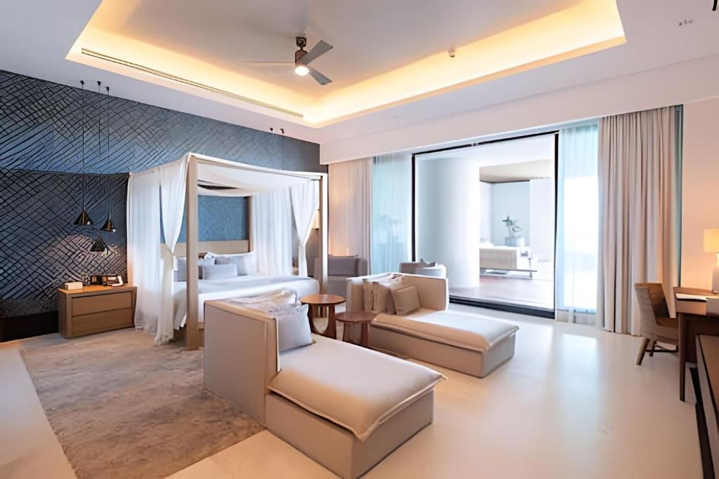 The Four Bedroom Empire Estates — photo 1