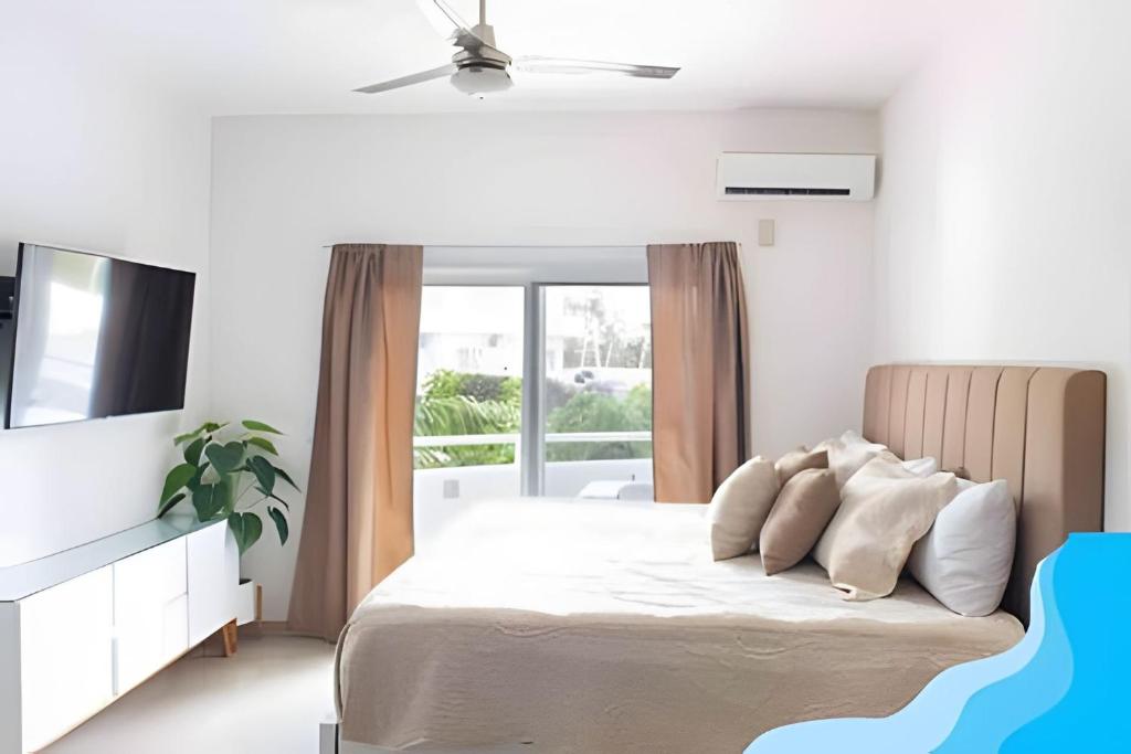Minimalist Studio with Pool and FREE Scooter — photo 1