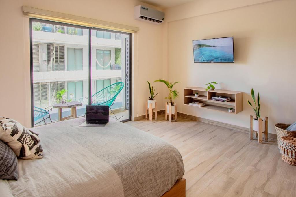 Condos with ocean view pool in Av 10 & 60 street photo 2