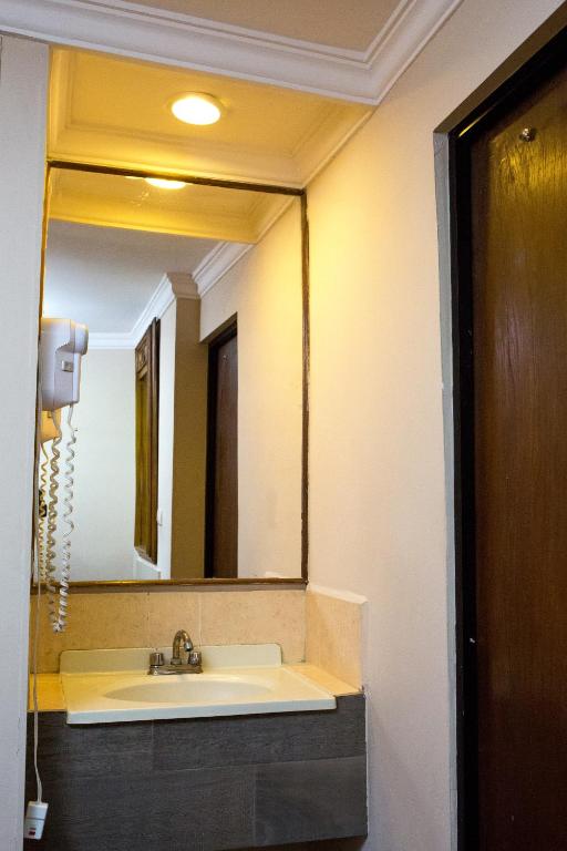 Hotel Royal Inn photo 3
