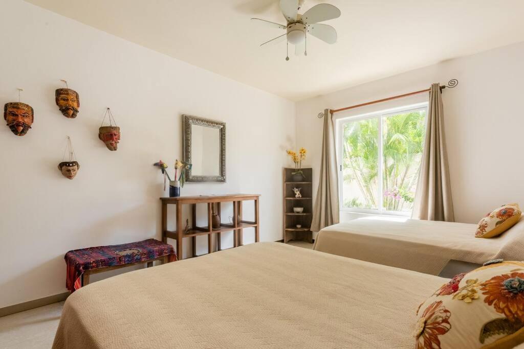 Stunning condo in excellent location photo 2