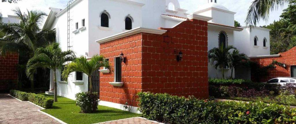 Sunrise Double Room in Stunning Villa Playacar Ii — photo 1