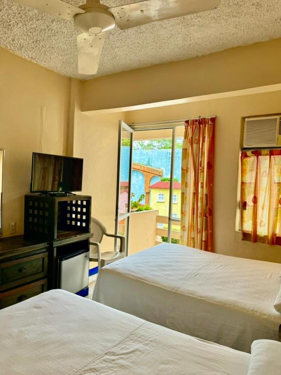 Hotel Zihuatanejo Centro photo 2