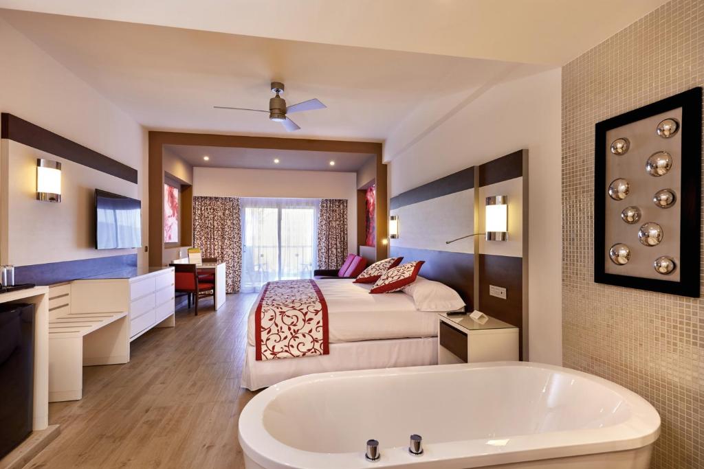 Riu Palace Costa Mujeres - All Inclusive photo 3