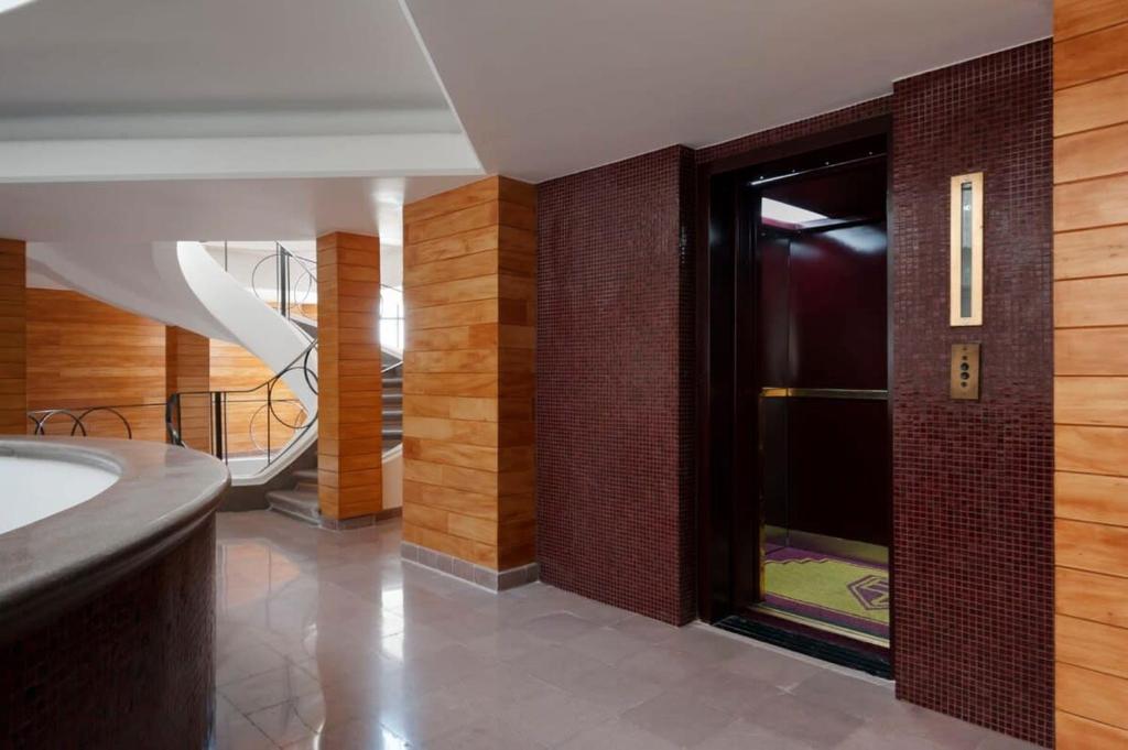 Magnificent Triplex in Art Deco Building photo 3