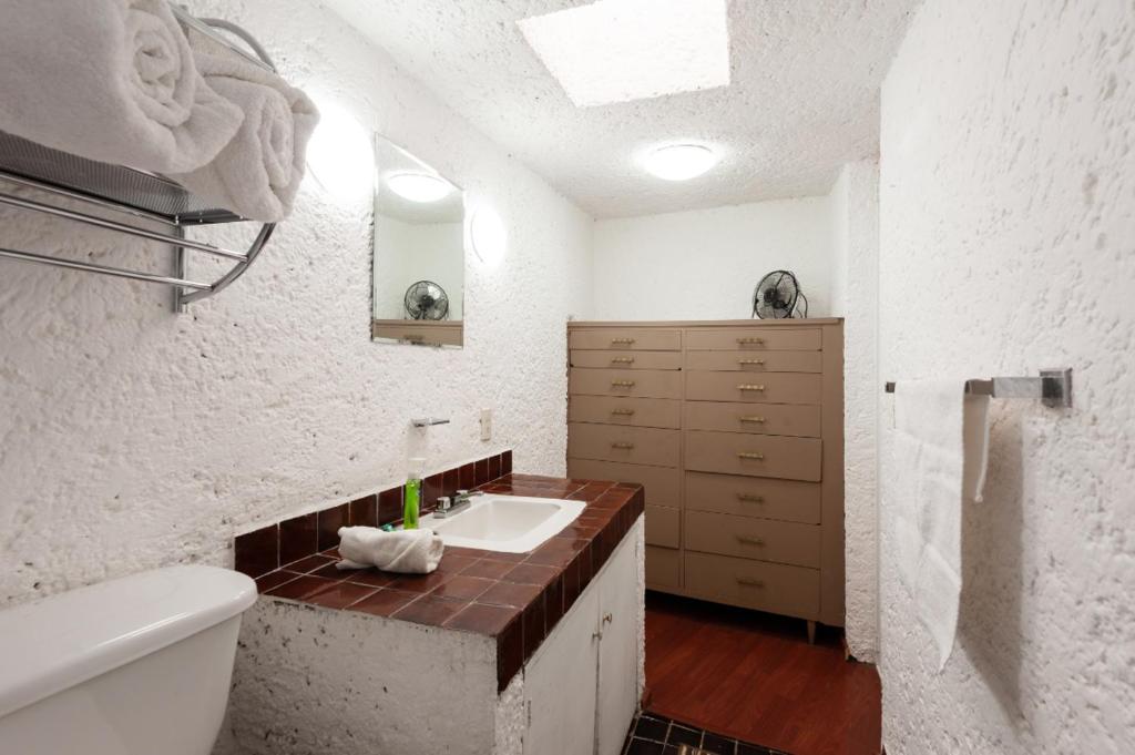 Suite 2B photo 3