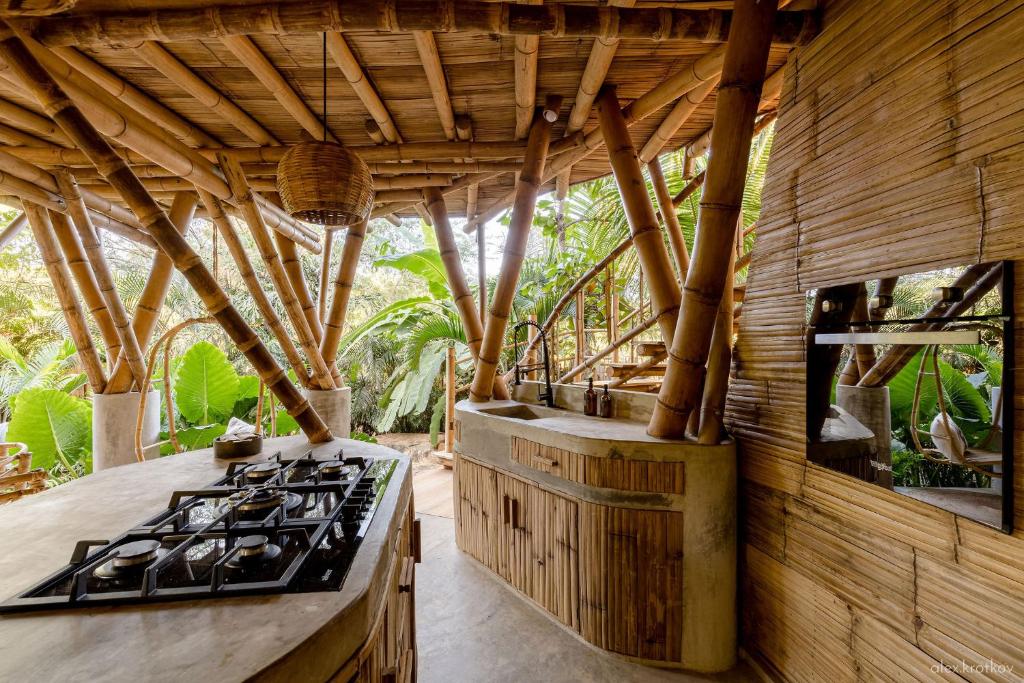 Bamboo Tree House romantic & luxury retreat photo 2